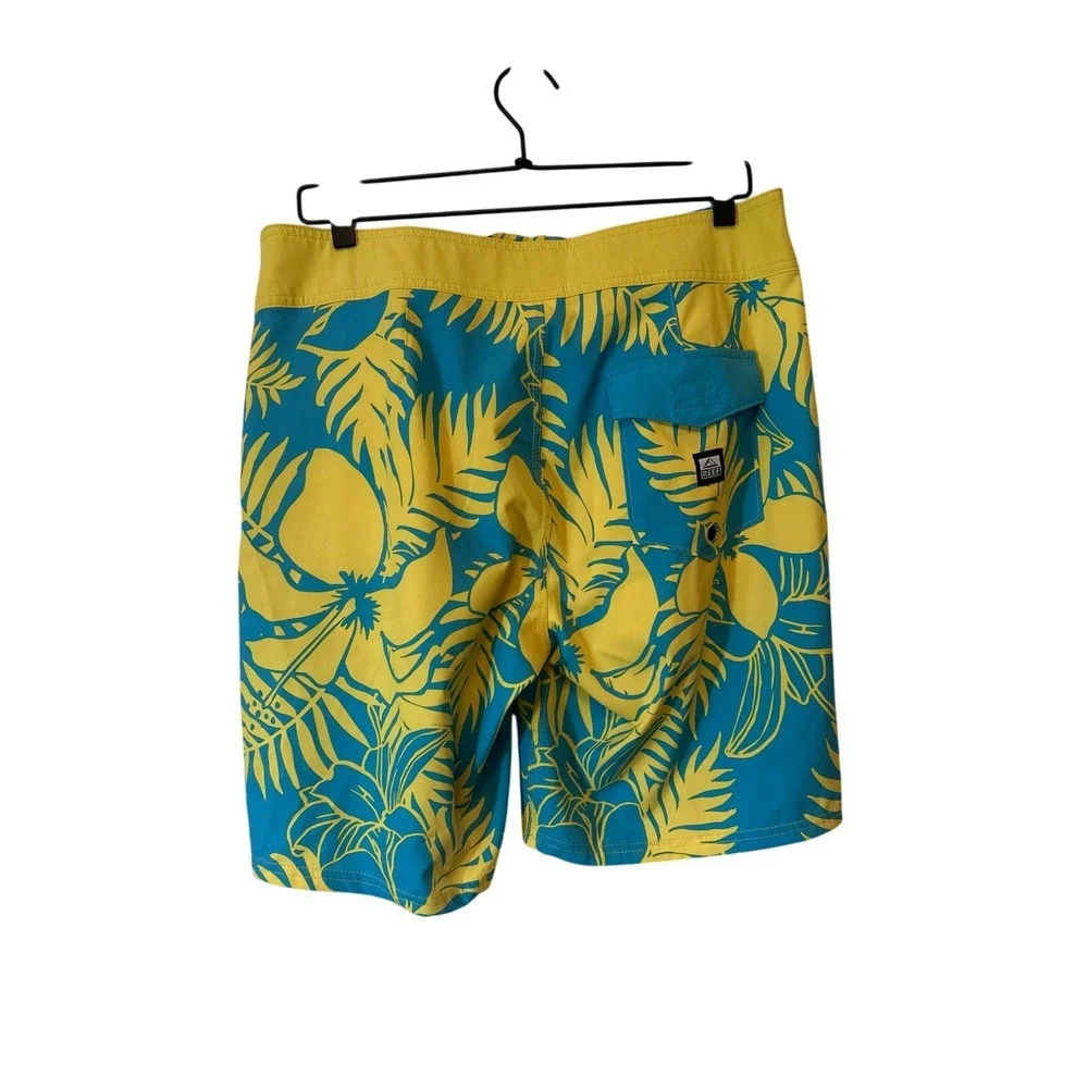 Reef Blue and Yellow Floral Board Shorts – Men's Size 32 Swimming, Beach, Summer